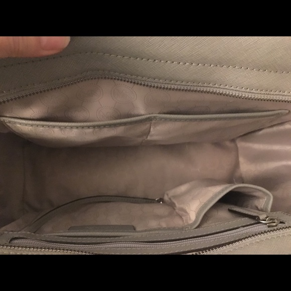 Michael Kors LG Selma Zip Top Satchel Pearl Grey - Picture 4 of 8